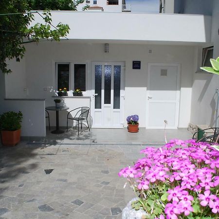 Studio Lea Krk Town Exterior foto